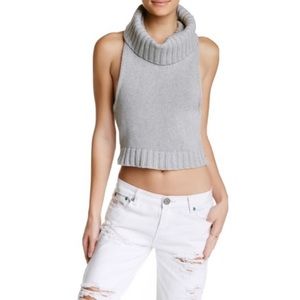 Sleeveless turtle neck